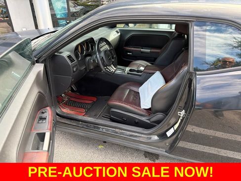 Used 2014 Dodge Challenger SXT RWD image 4