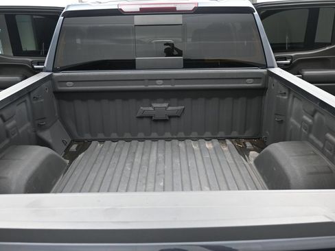 Used 2022 Chevrolet Silverado 1500 LTZ w/ Z71 Off-Road Package AWD/4WD image 12