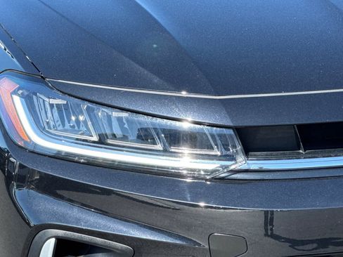 Used 2025 Volkswagen Jetta SE image 42