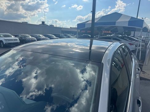 Used 2024 Volkswagen Jetta SE FWD image 8
