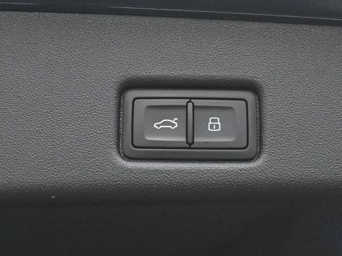 Used 2025 Audi Q5 Premium w/ Convenience Package AWD/4WD image 32