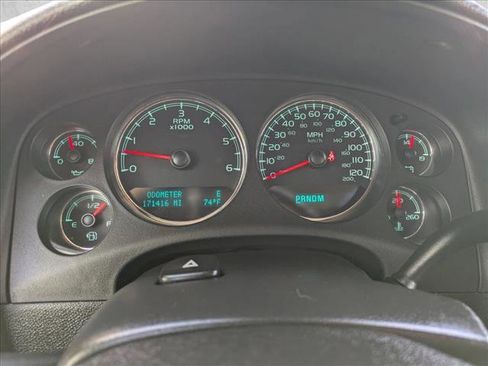 Used 2010 Chevrolet Suburban LTZ RWD image 11