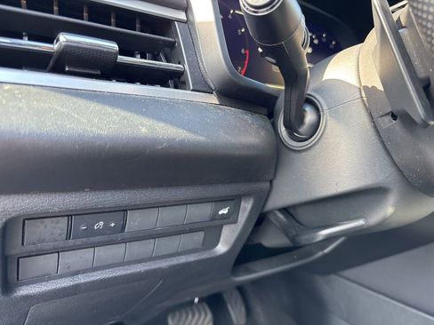 Used 2025 Mitsubishi Outlander SE FWD image 13