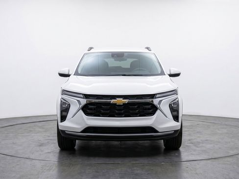 Used 2025 Chevrolet Trax LT w/ LT Convenience Package FWD image 2