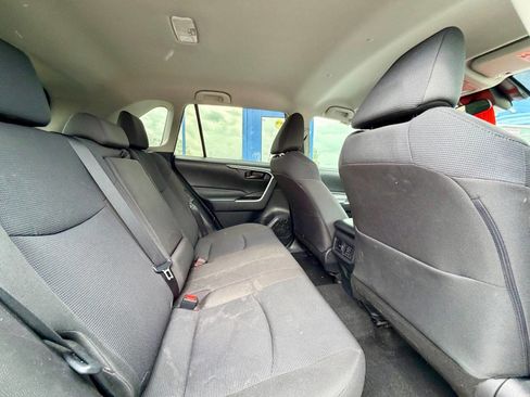 Used 2020 Toyota RAV4 LE AWD/4WD image 36