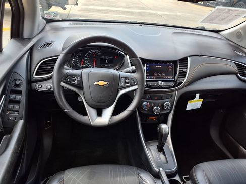 Used 2021 Chevrolet Trax LT w/ Sport Edition FWD image 17