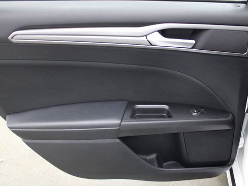 Used 2017 Ford Fusion SE image 17