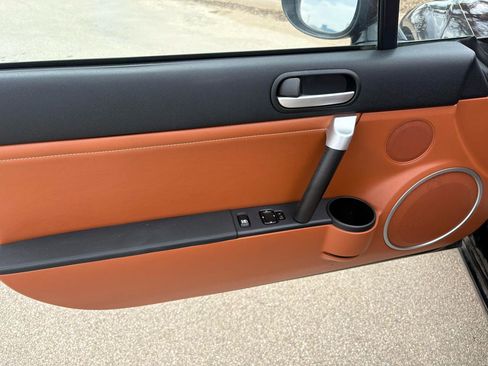 Used 2006 MAZDA MX-5 Miata Grand Touring w/ Premium Pkg image 31