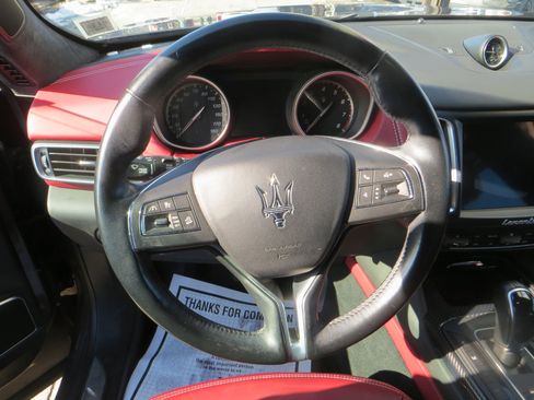 Used 2018 Maserati Levante GranLusso image 21