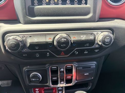 Used 2021 Jeep Wrangler Unlimited Rubicon w/ Safety Group AWD/4WD image 16