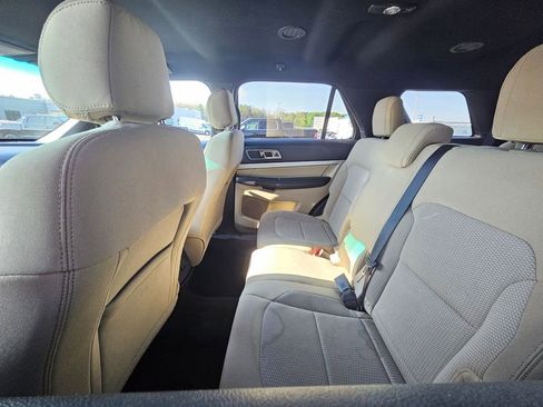 Used 2016 Ford Explorer XLT w/ Equipment Group 201A AWD/4WD image 10