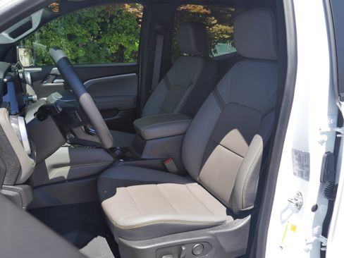 Used 2024 Chevrolet Colorado ZR2 w/ ZR2 Convenience Package III AWD/4WD image 27