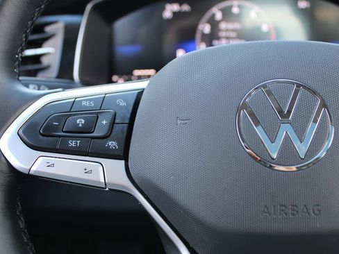 Used 2025 Volkswagen Jetta SE w/ Sunroof Package FWD image 13
