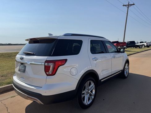 Used 2017 Ford Explorer Limited image 3