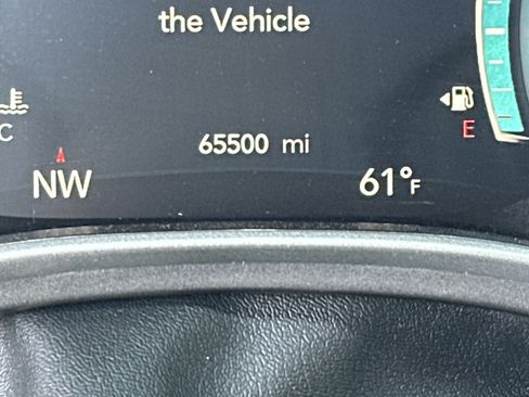 Used 2024 Chrysler Pacifica Touring-L image 27