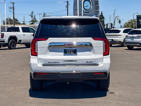 Used 2023 GMC Yukon SLT AWD/4WD image 3
