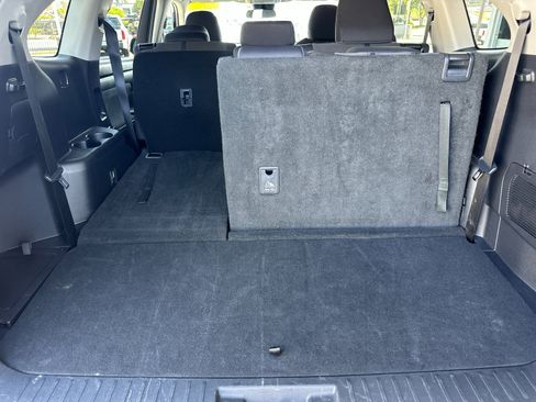 Used 2025 Toyota Highlander LE image 15