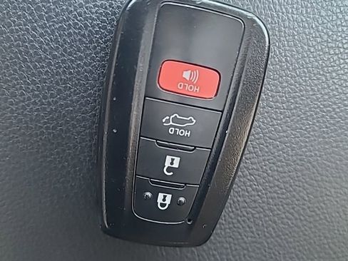 Used 2022 Toyota RAV4 XLE image 28