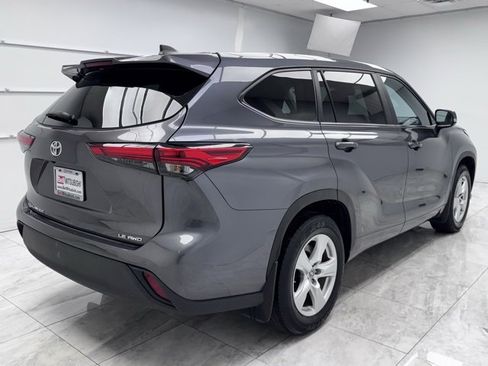 Used 2023 Toyota Highlander LE image 7