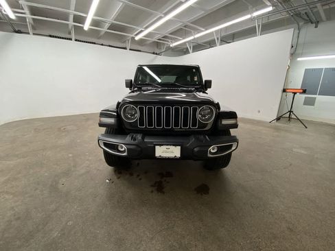 Used 2025 Jeep Wrangler Unlimited Sahara AWD/4WD image 9