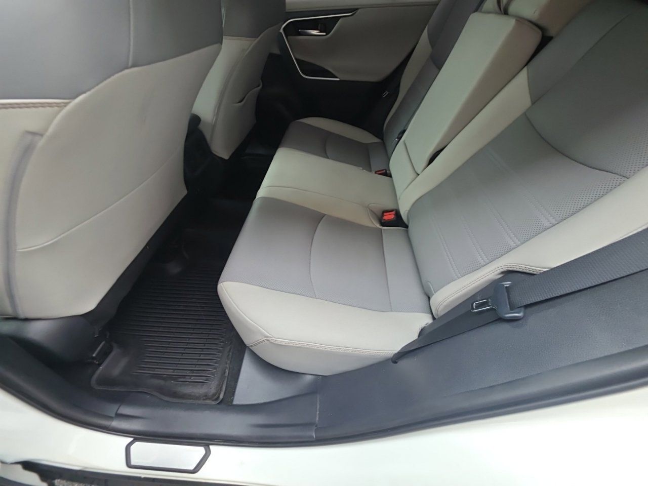 Used 2019 Toyota RAV4 Limited w/ Cold Weather Package AWD/4WD image 17
