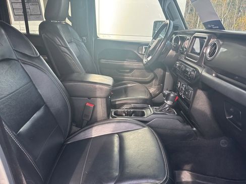 Used 2019 Jeep Wrangler Unlimited Sahara w/ LED Lighting Group image 30