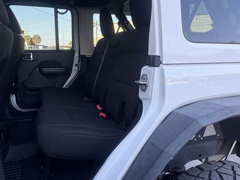 Used 2018 Jeep Wrangler Unlimited Sport S image 11