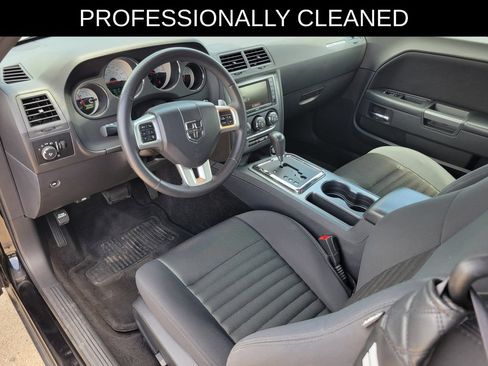 Used 2014 Dodge Challenger R/T RWD image 9