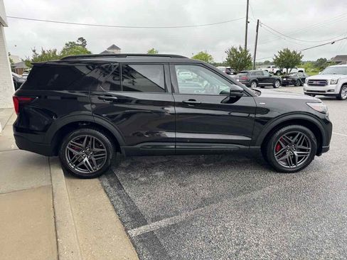 Used 2025 Ford Explorer ST-Line w/ ST-Line Street Pack AWD/4WD image 43