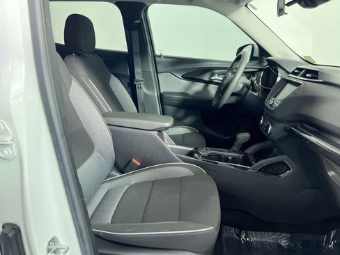Used 2023 Chevrolet TrailBlazer LT FWD image 28