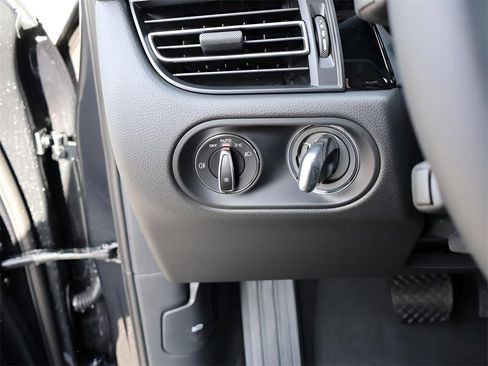 New 2026 Porsche Macan image 32