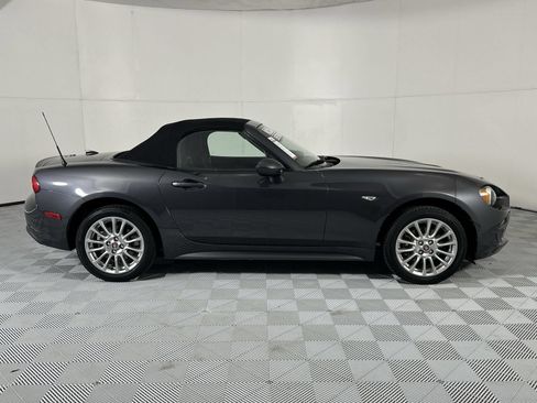 Used 2018 FIAT 124 Spider Classica w/ Technology & Siriusxm Group RWD image 9
