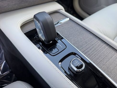 Certified 2023 Volvo XC90 B6 Plus AWD/4WD image 25