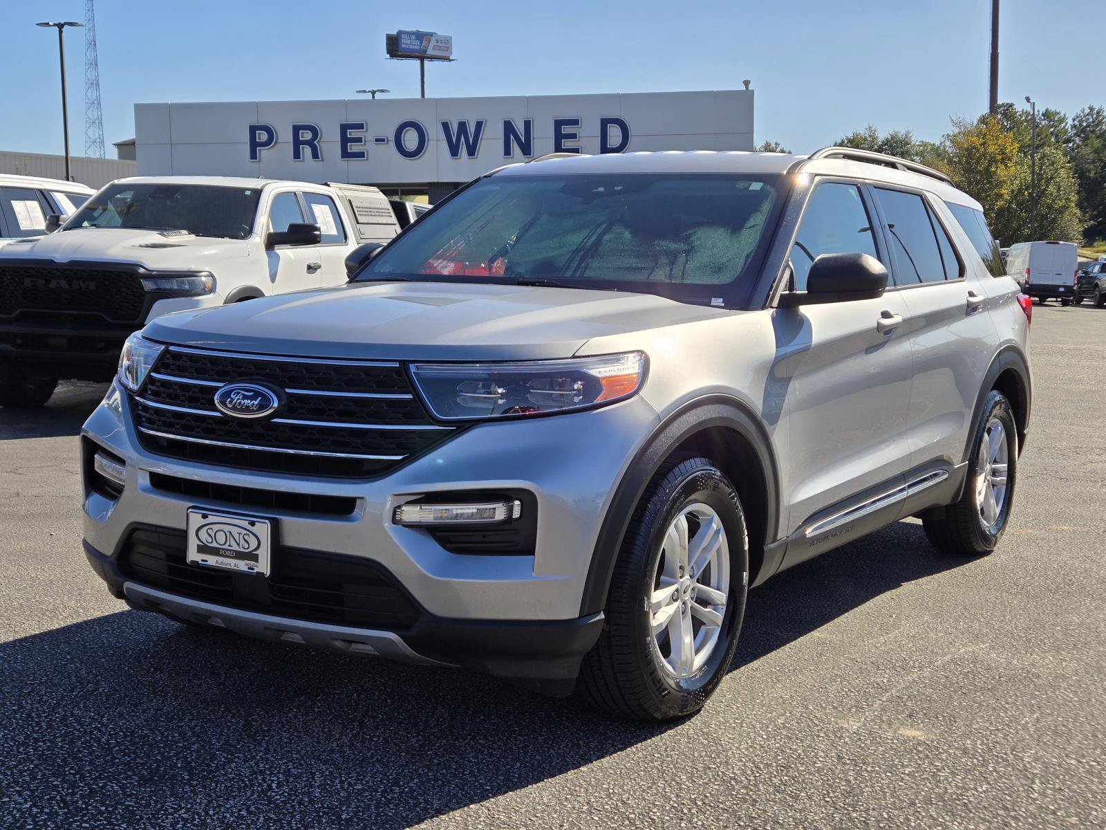 Used 2023 Ford Explorer XLT w/ Equipment Group 202A RWD image 2