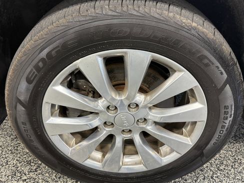 Used 2018 Jeep Cherokee Overland AWD/4WD image 28