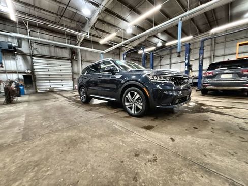 Certified 2023 Kia Sorento EX image 11