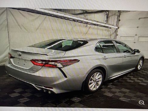 Used 2022 Toyota Camry SE image 4