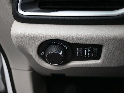 Used 2024 Chrysler Voyager LX FWD image 11