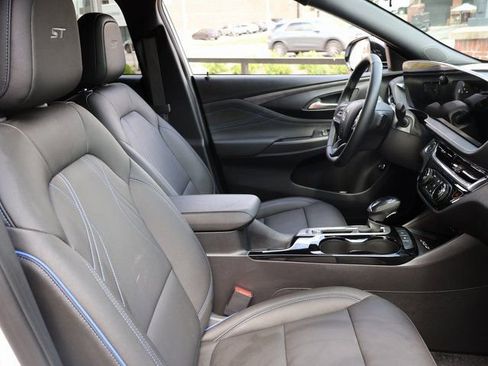 Certified 2026 Buick Envista Sport Touring FWD image 8