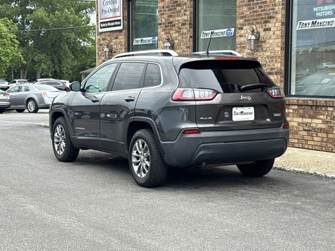 Used 2019 Jeep Cherokee Latitude Plus w/ Cold Weather Group AWD/4WD image 3