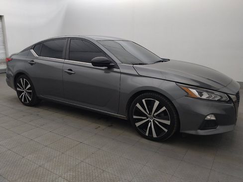 Used 2019 Nissan Altima 2.5 SR FWD image 11