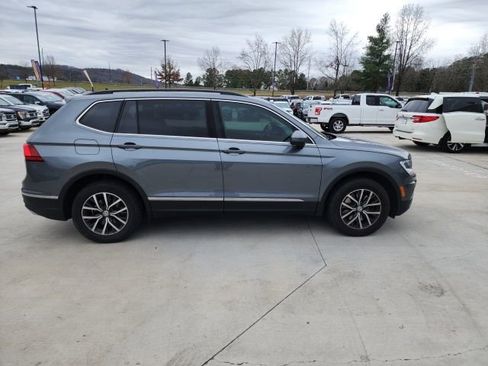 Used 2020 Volkswagen Tiguan SE w/ Panoramic Sunroof Package image 15