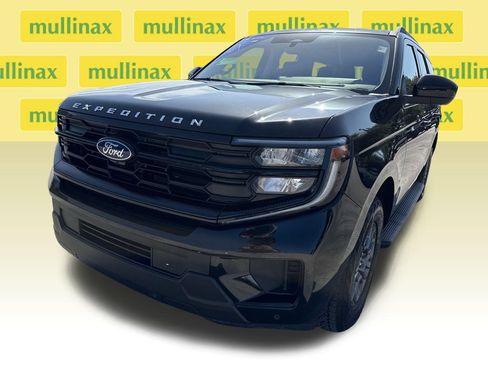 Used 2025 Ford Expedition Active RWD image 10