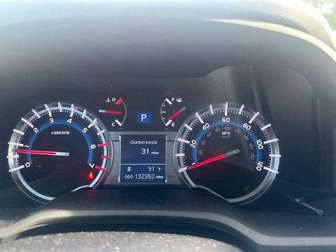Used 2018 Toyota 4Runner TRD Off-Road Premium AWD/4WD image 11