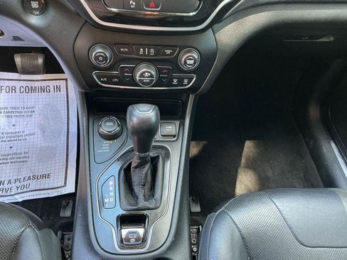 Used 2019 Jeep Cherokee Limited AWD/4WD image 17