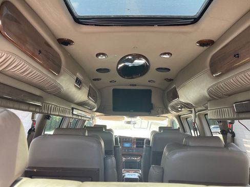 Used 2011 Chevrolet Express 2500 Extended RWD image 39