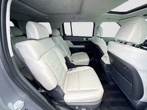 Used 2025 Hyundai Santa Fe Calligraphy FWD image 32