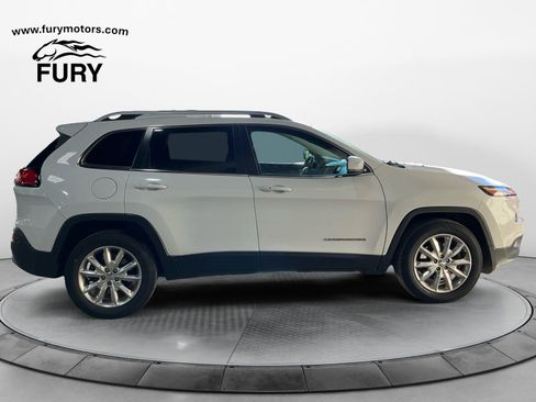 Used 2017 Jeep Cherokee Limited AWD/4WD image 2