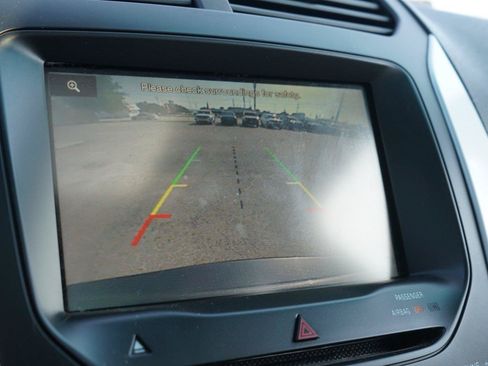 Used 2015 Ford Explorer XLT w/ Equipment Group 202B FWD image 12