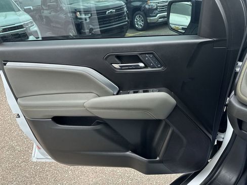 Used 2024 Chevrolet Colorado ZR2 w/ ZR2 Convenience Package III image 29